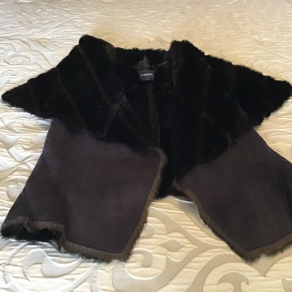 BEBE faux fur vest, the vest is reversible if you take the tags off, size small - Picture 5 of 10